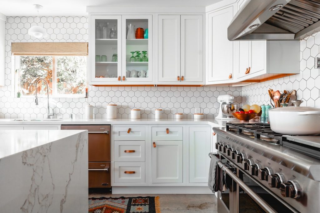 Alles over klassieke kranen en gouden keukenkraan voor keuken en badkamer